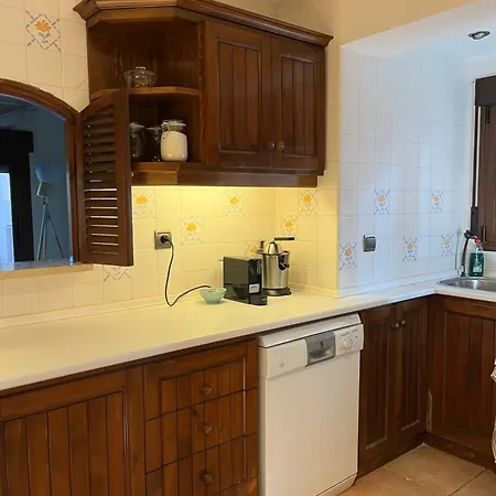 Magala - Spacious Close To Beach Villa