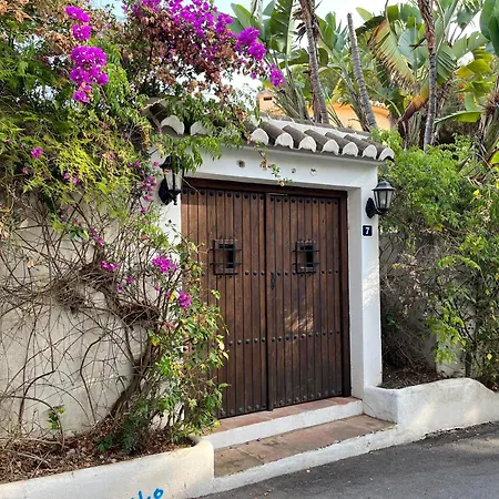 Villa Magala - Spacious Close To Beach Sitio de Calahonda